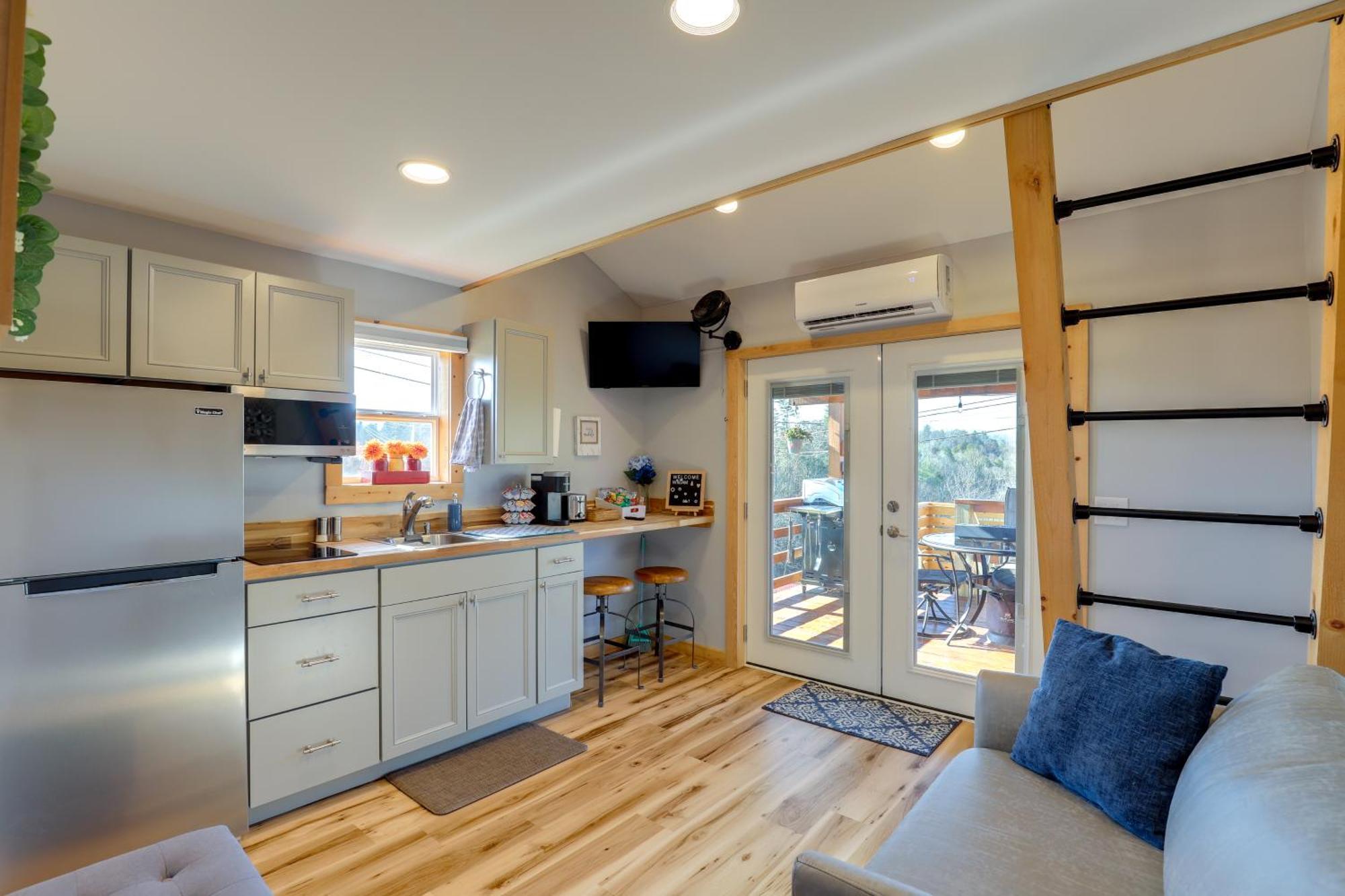 Marshall Studio With Loft, Hot Tub And Views! Екстериор снимка